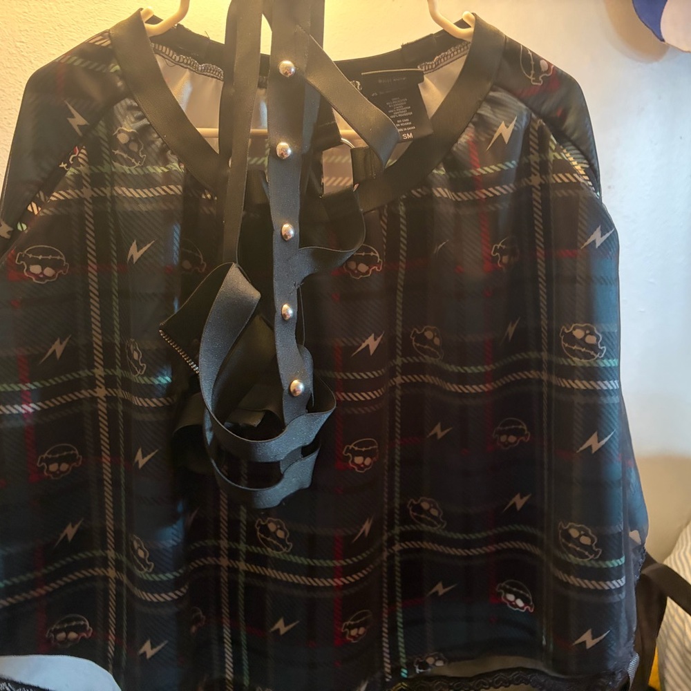 Monster High Blue / black Skirt  and white top.